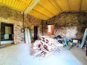 Casa de piedra en proceso de restauración interior