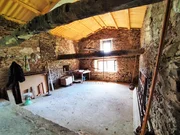Casa de piedra en proceso de restauración interior