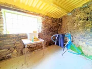 Casa de piedra en proceso de restauración interior