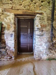 Casa de piedra en proceso de restauración interior