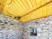 Casa de piedra en proceso de restauración interior