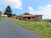 Casa de piedra en proceso de restauración interior