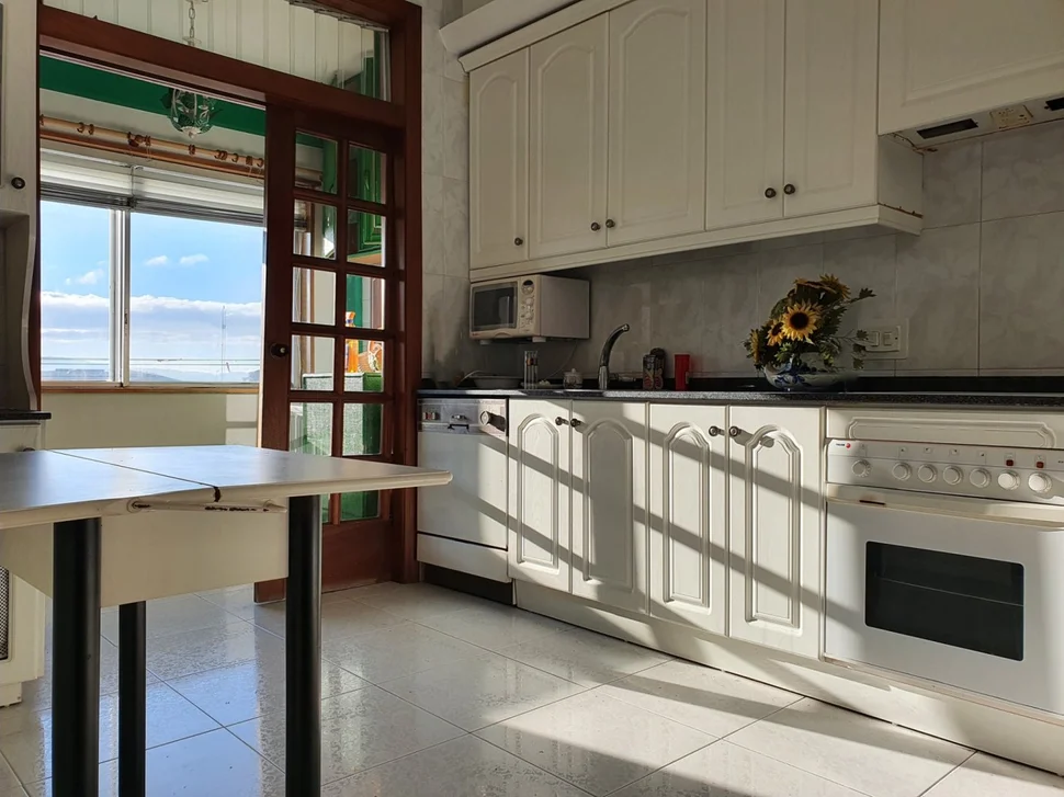 Piso con trastero y plaza de garaje en ultramar-ferrol