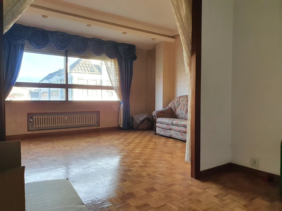 Piso con trastero y plaza de garaje en ultramar-ferrol