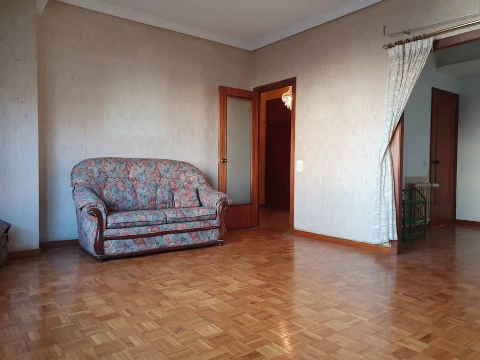 Piso con trastero y plaza de garaje en ultramar-ferrol