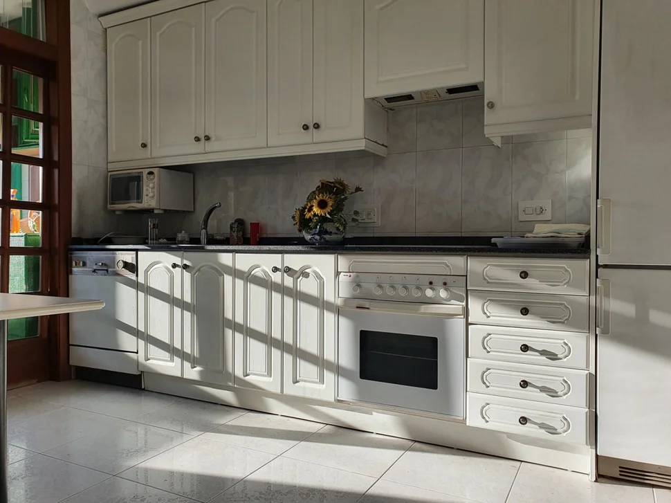 Piso con trastero y plaza de garaje en ultramar-ferrol