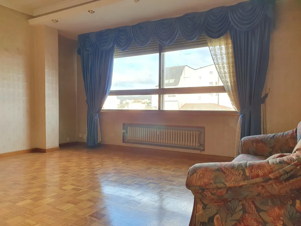 Piso con trastero y plaza de garaje en ultramar-ferrol