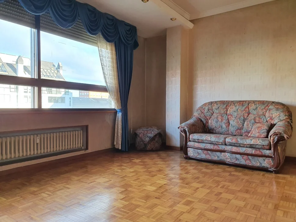 Piso con trastero y plaza de garaje en ultramar-ferrol