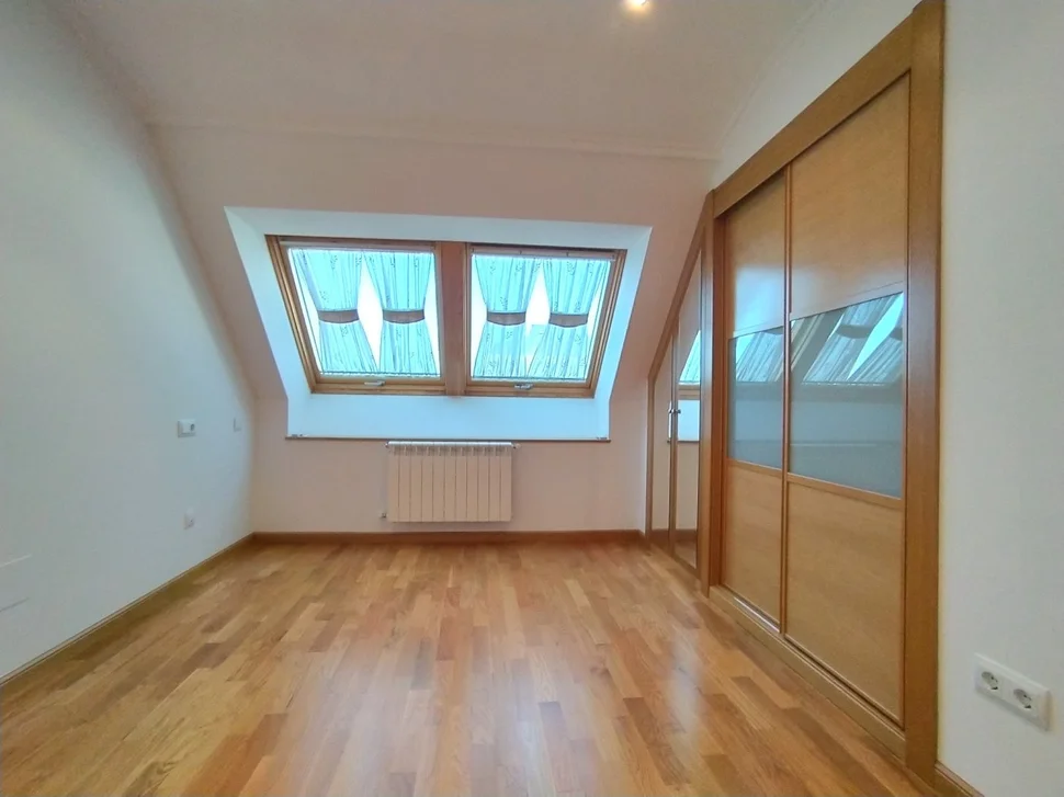 Dúplex luminoso en perfecto estado de conservación en narón, narón