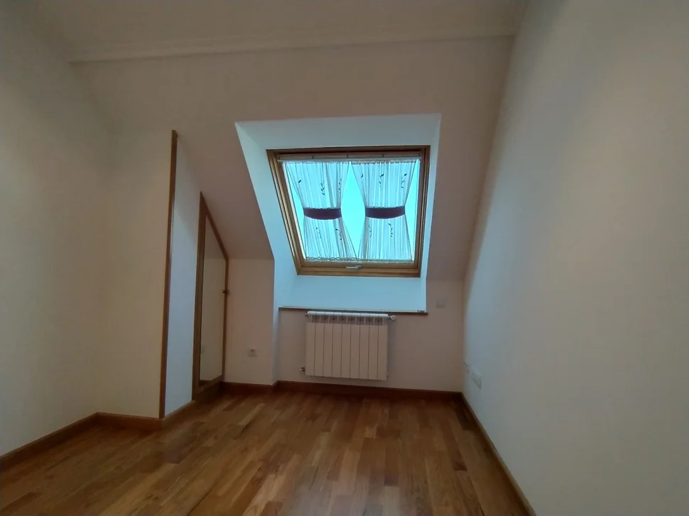 Dúplex luminoso en perfecto estado de conservación en narón, narón