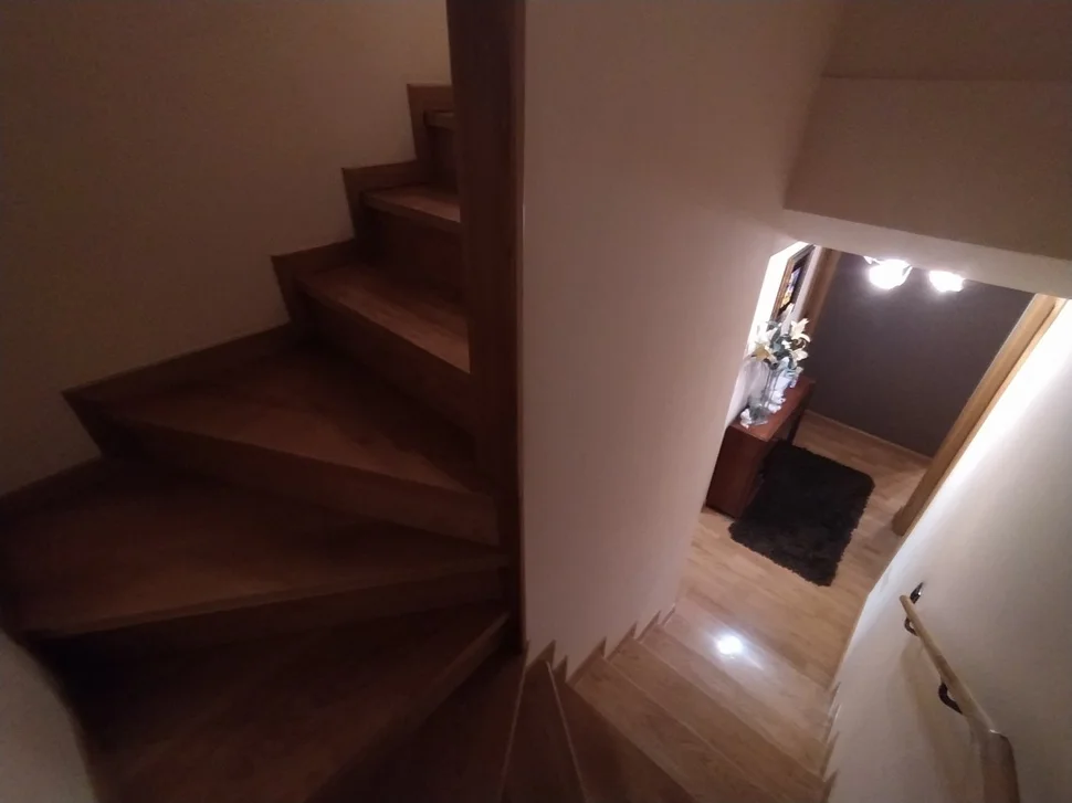 Precioso y voluminoso dúplex en alto castaño, narón