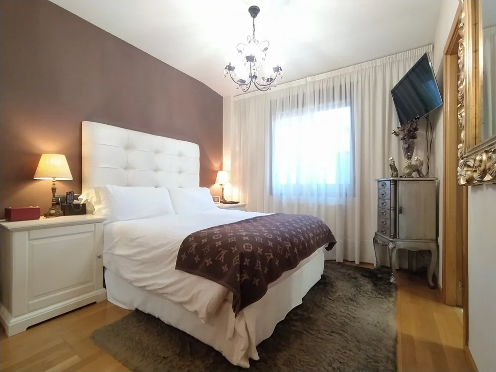 Precioso y voluminoso dúplex en alto castaño, narón