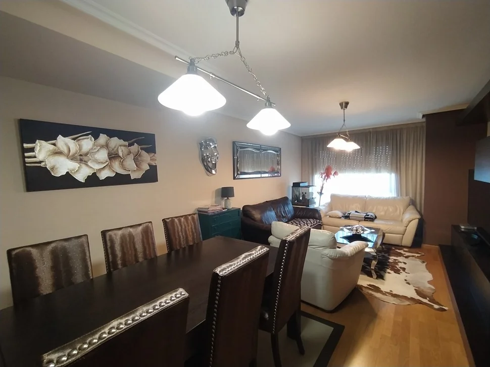 Precioso y voluminoso dúplex en alto castaño, narón