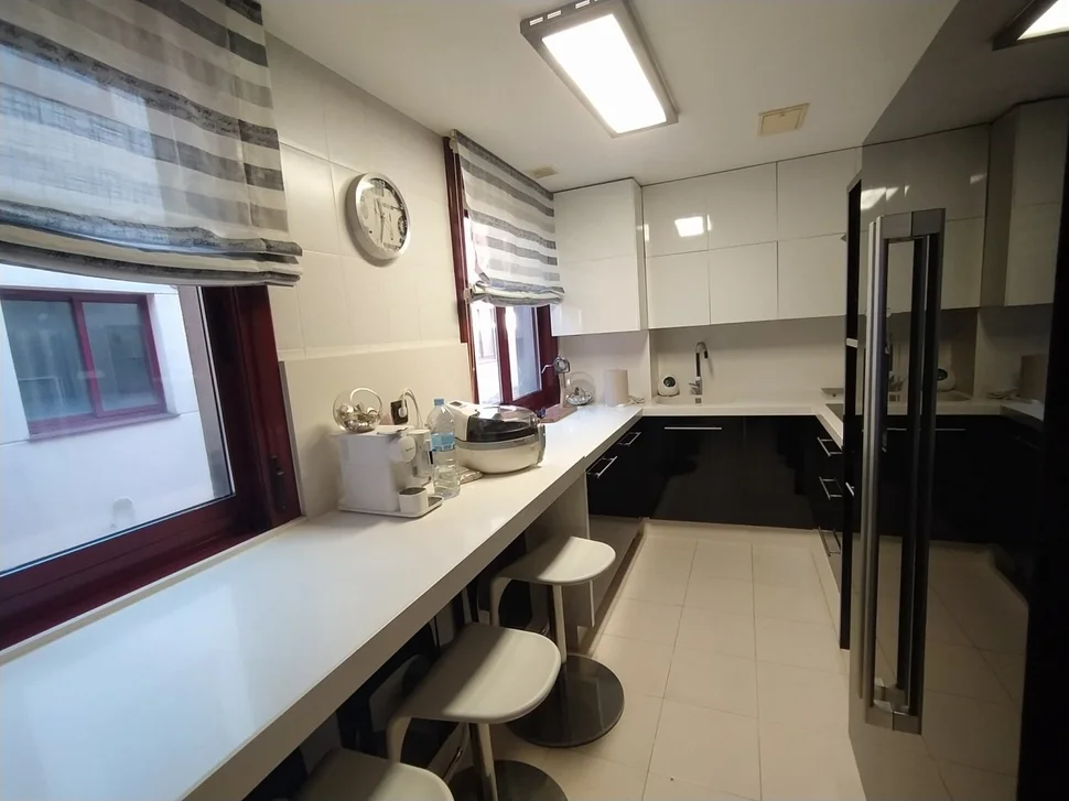 Precioso y voluminoso dúplex en alto castaño, narón