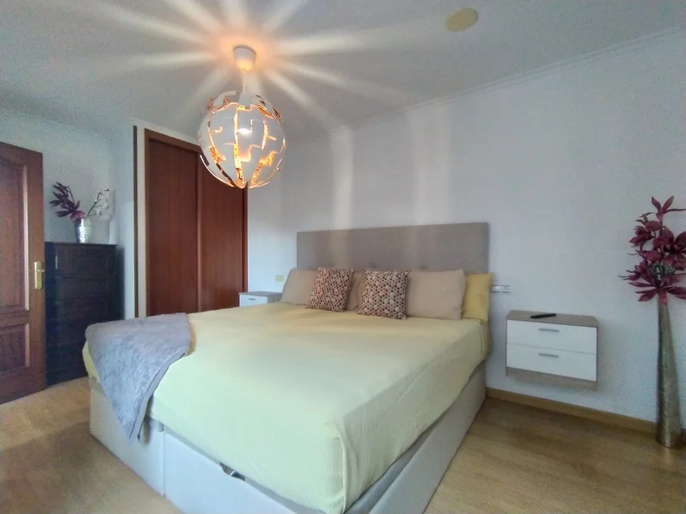 Se vende apartamento en ares con plaza de garaje, trastero y ascensor