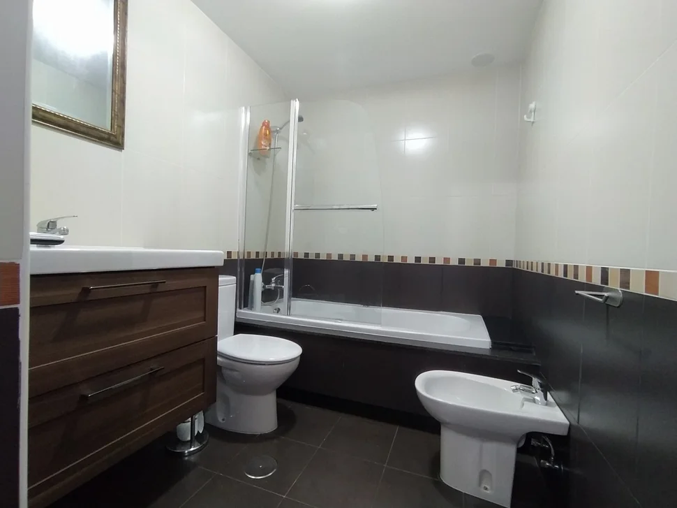 Se vende apartamento en ares con plaza de garaje, trastero y ascensor