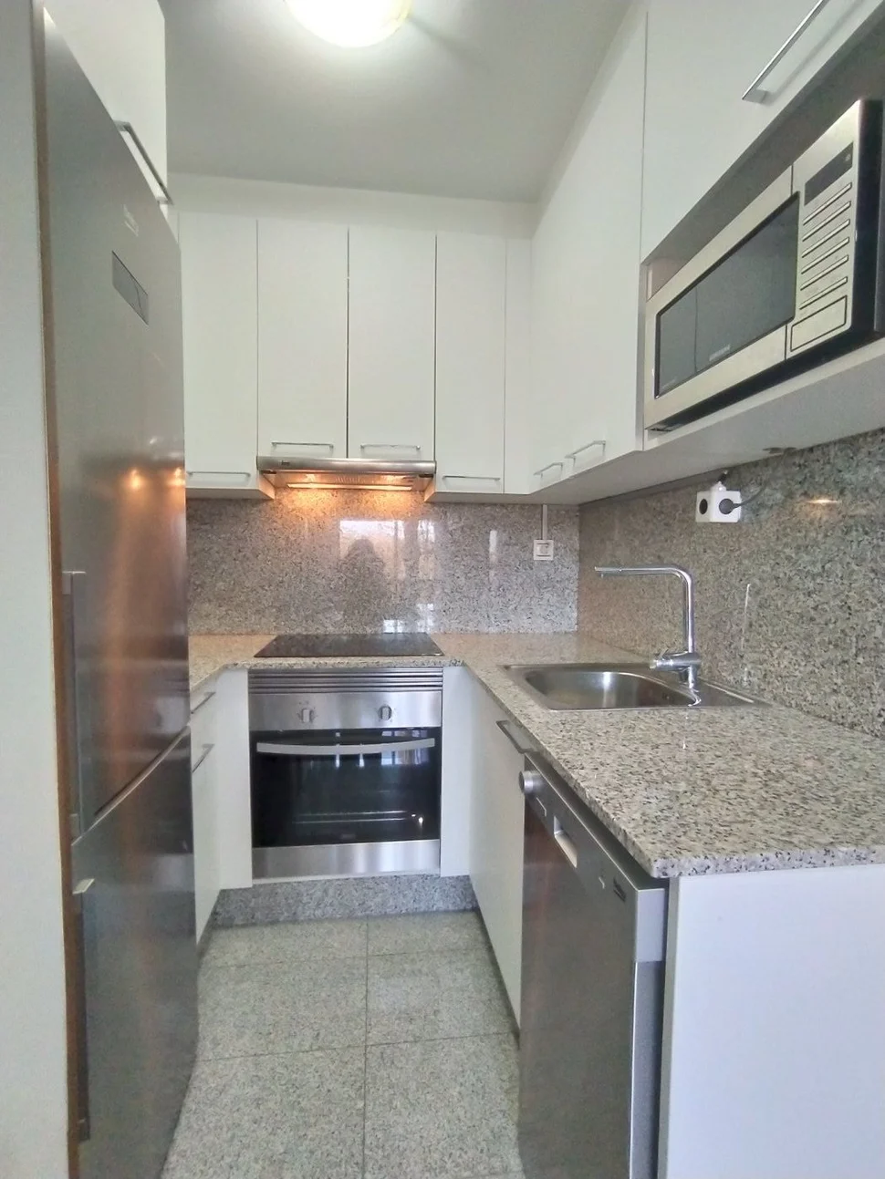 Se vende apartamento en ares con plaza de garaje, trastero y ascensor