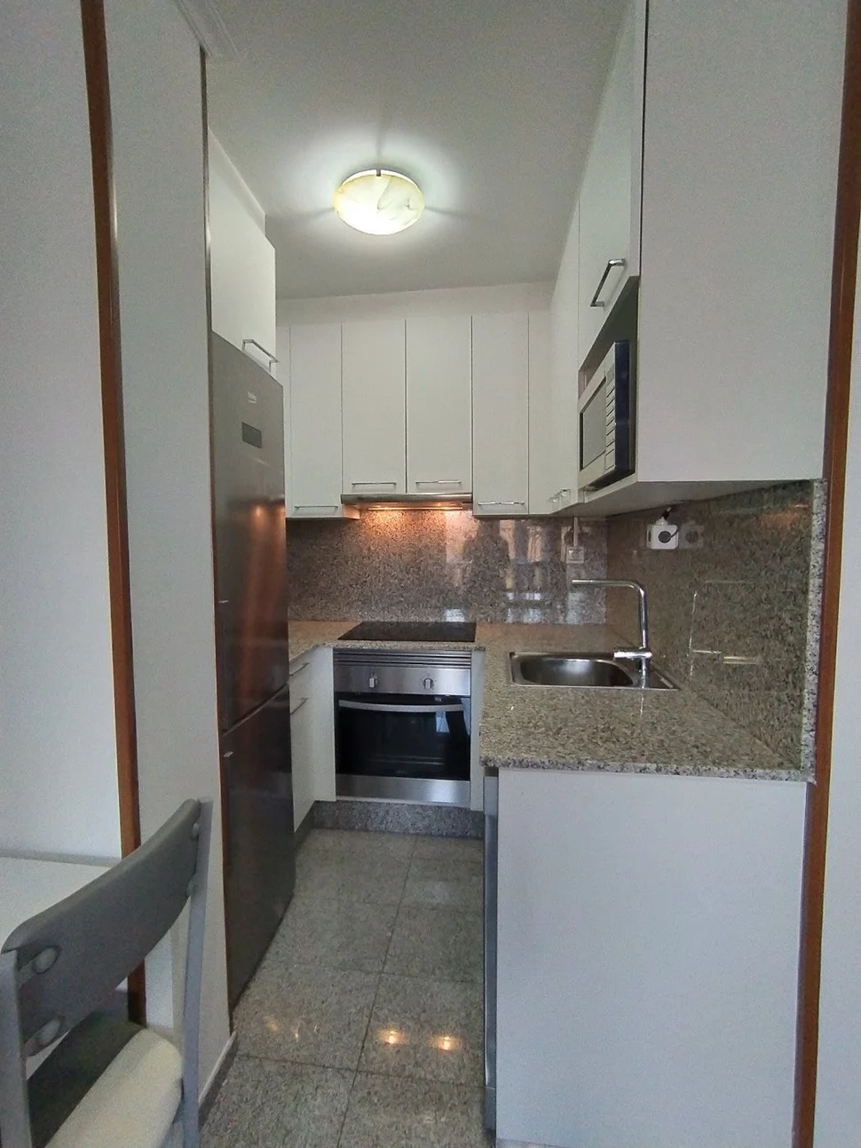 Se vende apartamento en ares con plaza de garaje, trastero y ascensor