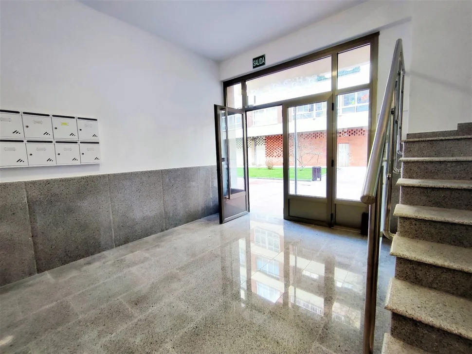 Piso reformado y con ascensor en fene