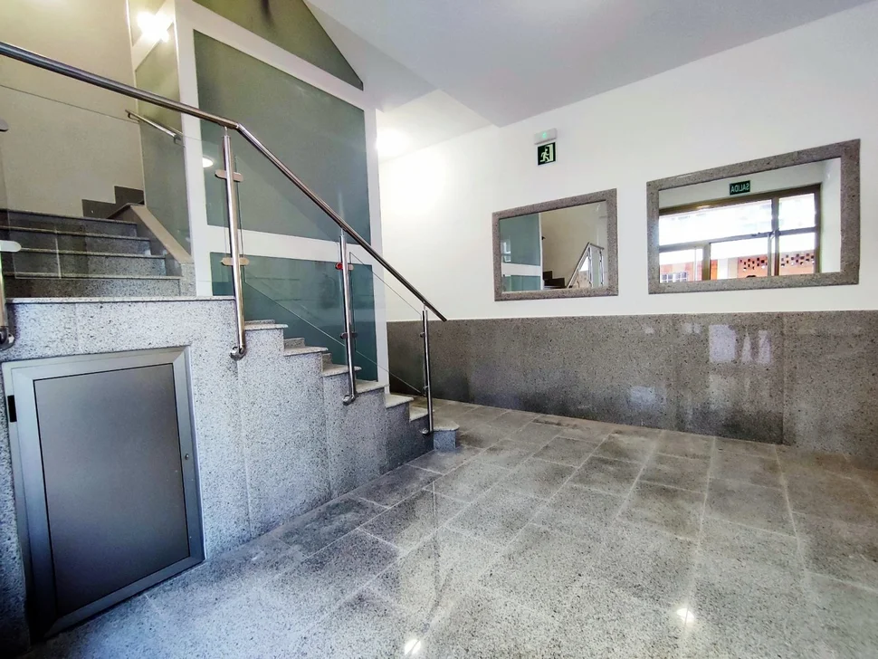 Piso reformado y con ascensor en fene