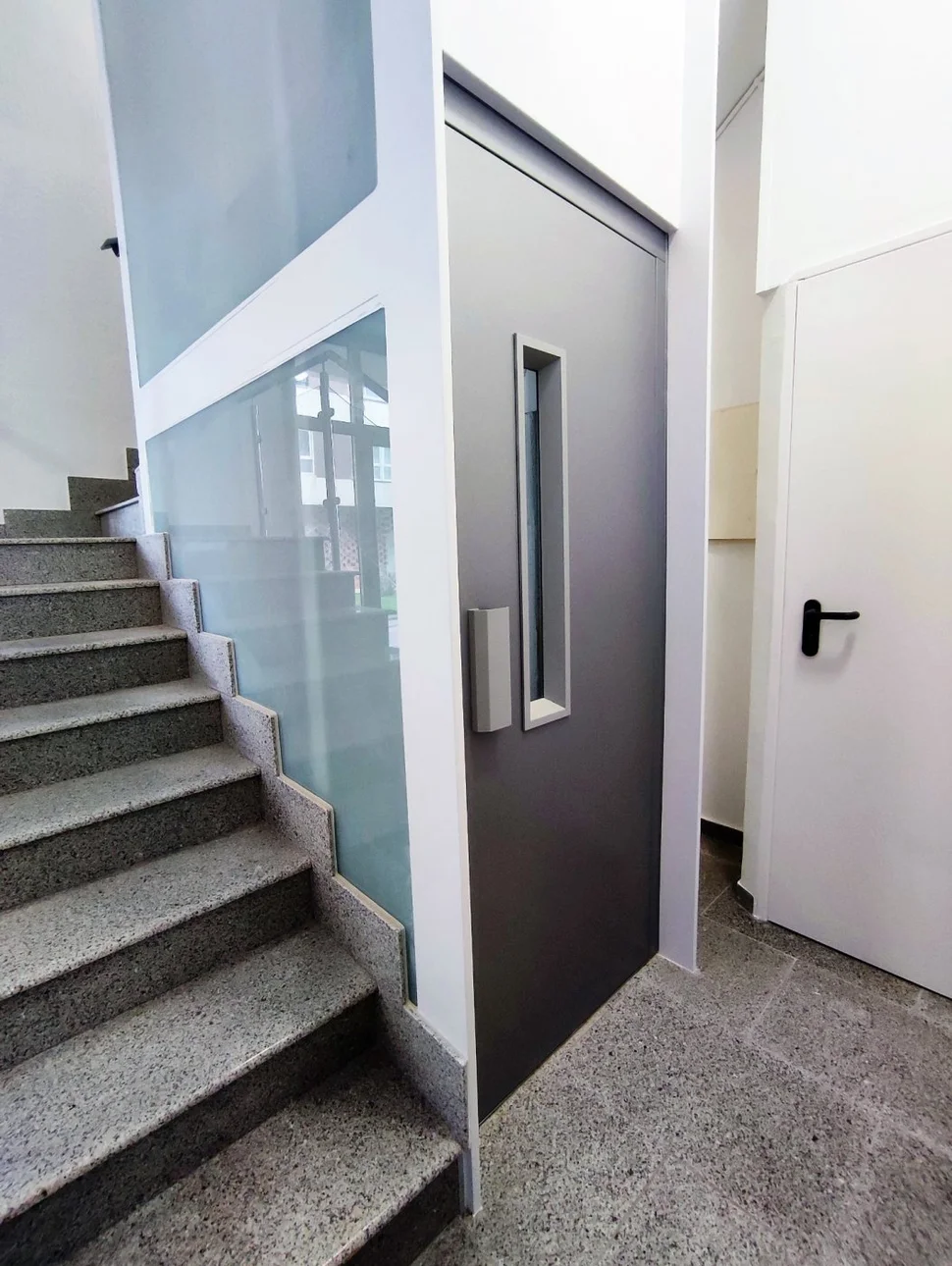 Piso reformado y con ascensor en fene