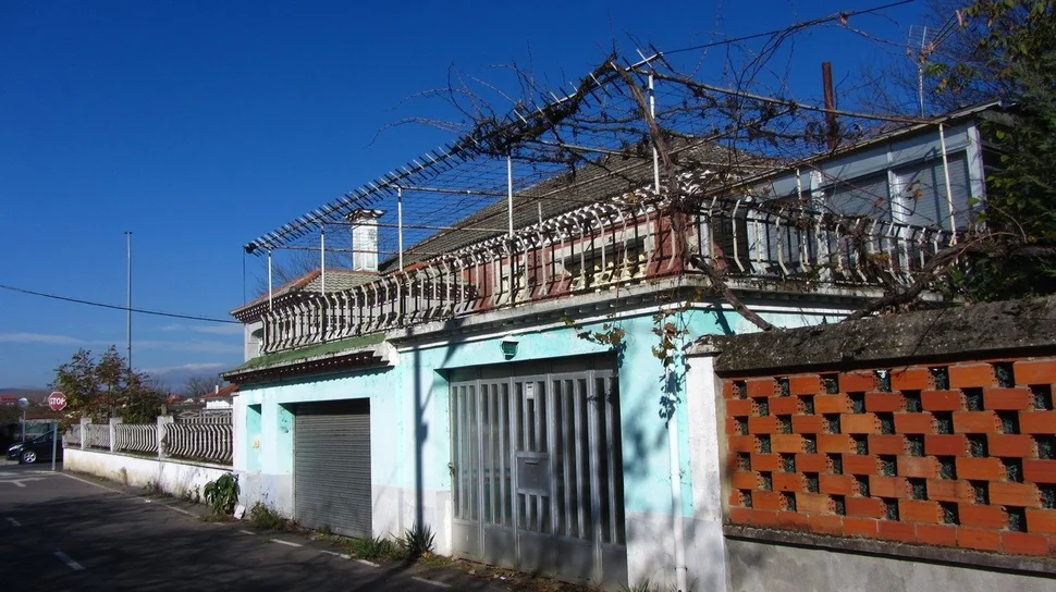 Chalet con finca y bodega