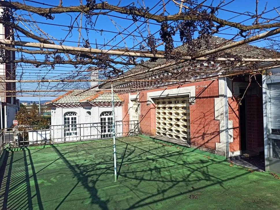 Chalet con finca y bodega