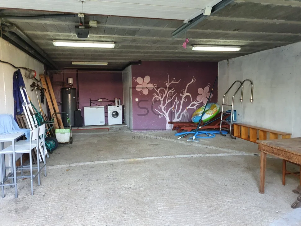 Chalet de madera con piscina