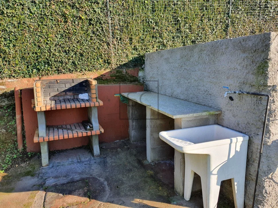 Chalet de madera con piscina