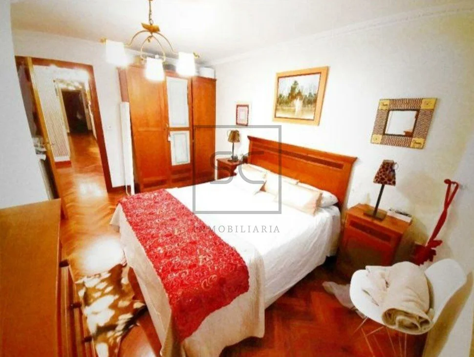 Piso con plaza de garaje y trastero en ogra del orzán, a coruña