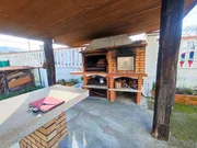 Chalet en neda con jardín, patio, dos bodegas y zona de barbacoa