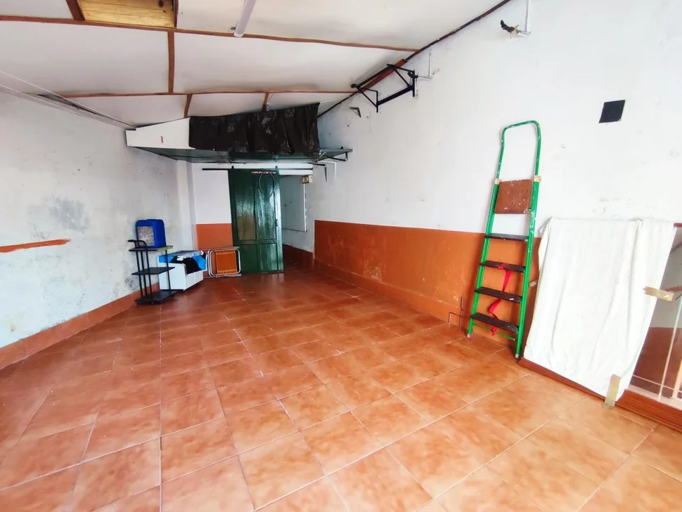 Chalet en neda con jardín, patio, dos bodegas y zona de barbacoa