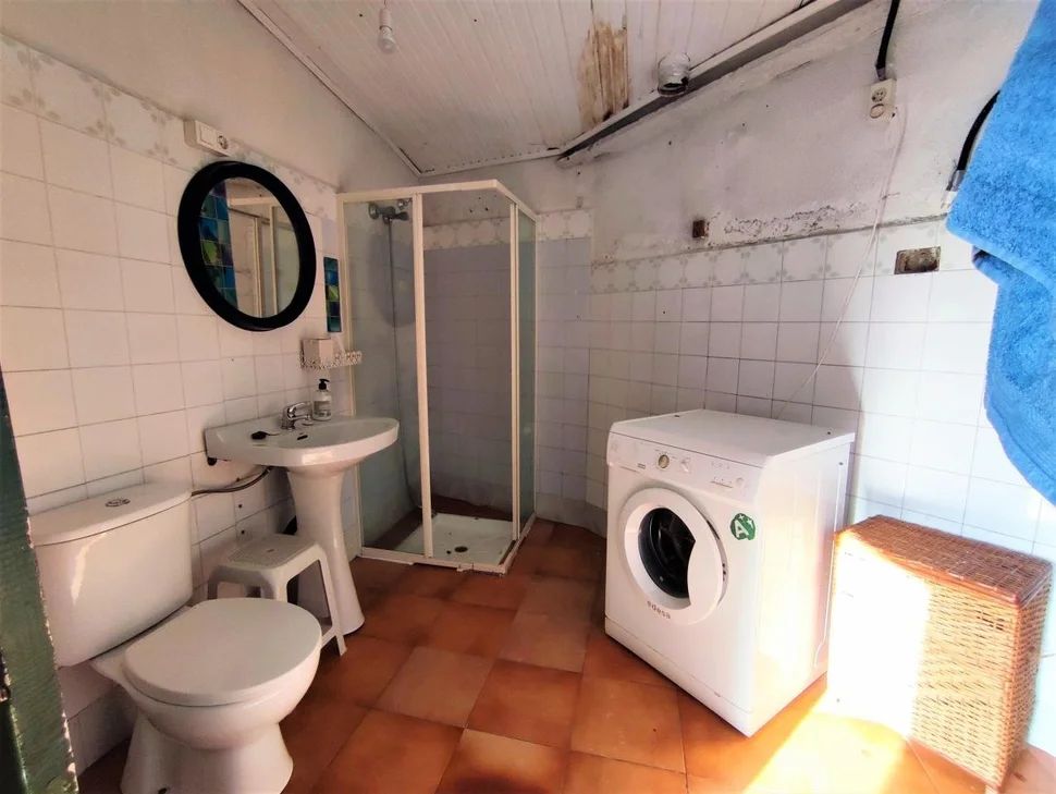 Chalet en neda con jardín, patio, dos bodegas y zona de barbacoa