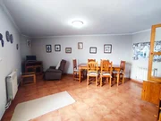 Chalet en neda con jardín, patio, dos bodegas y zona de barbacoa