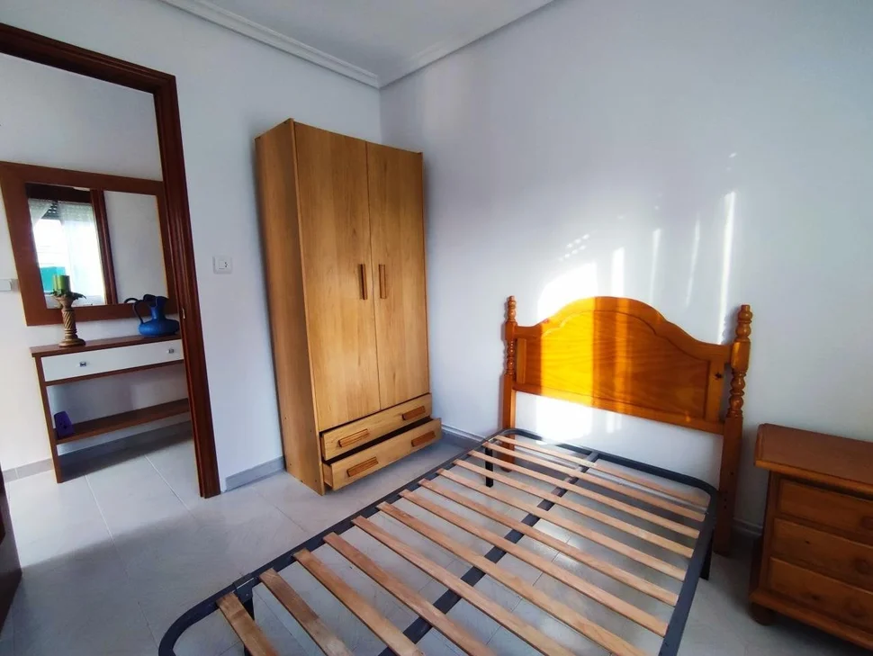 Chalet en neda con jardín, patio, dos bodegas y zona de barbacoa