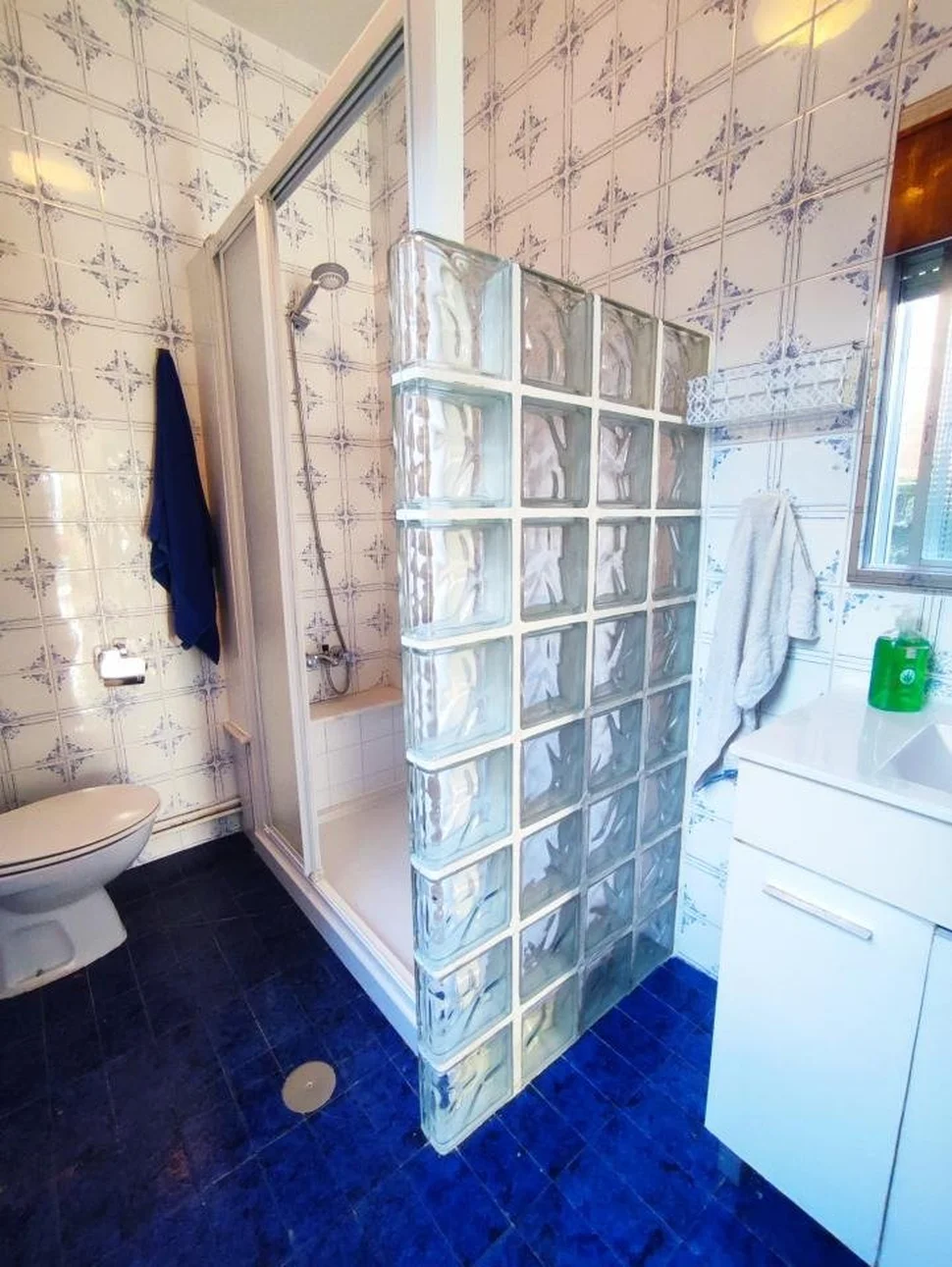 Chalet en neda con jardín, patio, dos bodegas y zona de barbacoa