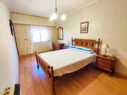 Chalet en neda con jardín, patio, dos bodegas y zona de barbacoa