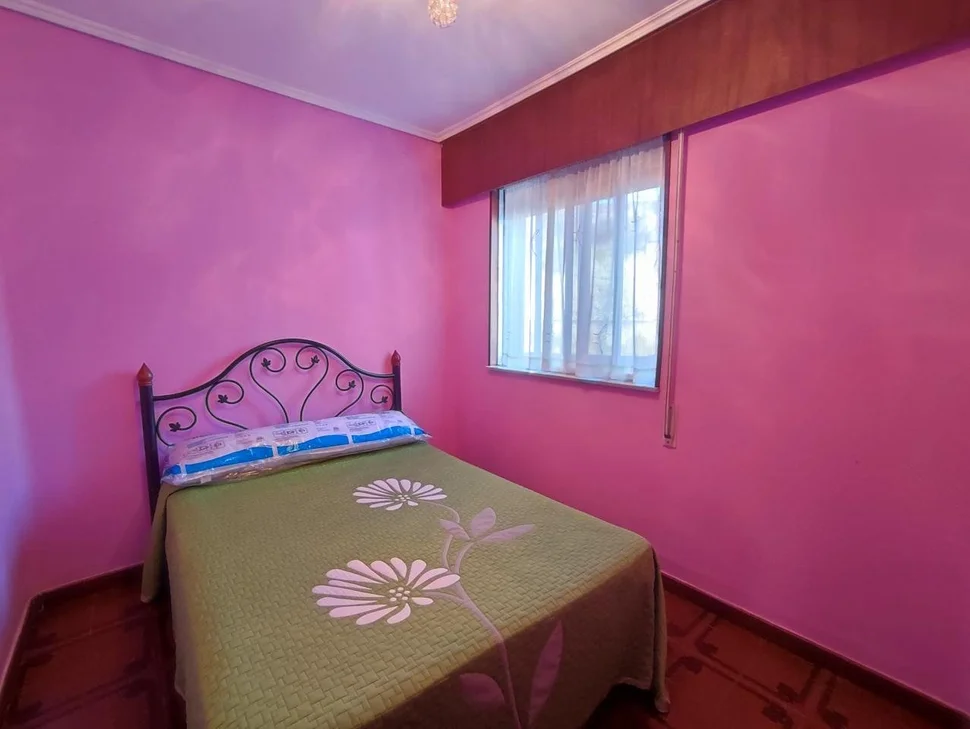 Chalet en neda con jardín, patio, dos bodegas y zona de barbacoa