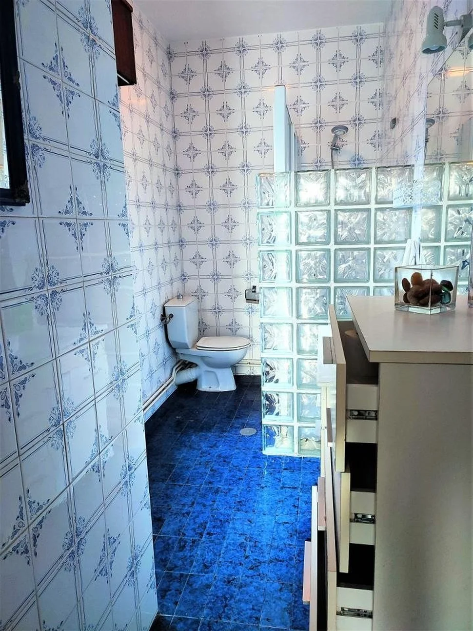 Chalet en neda con jardín, patio, dos bodegas y zona de barbacoa