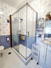 Chalet en neda con jardín, patio, dos bodegas y zona de barbacoa