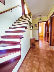 Chalet en neda con jardín, patio, dos bodegas y zona de barbacoa