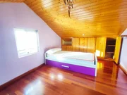 Chalet en neda con jardín, patio, dos bodegas y zona de barbacoa