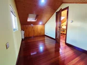 Chalet en neda con jardín, patio, dos bodegas y zona de barbacoa