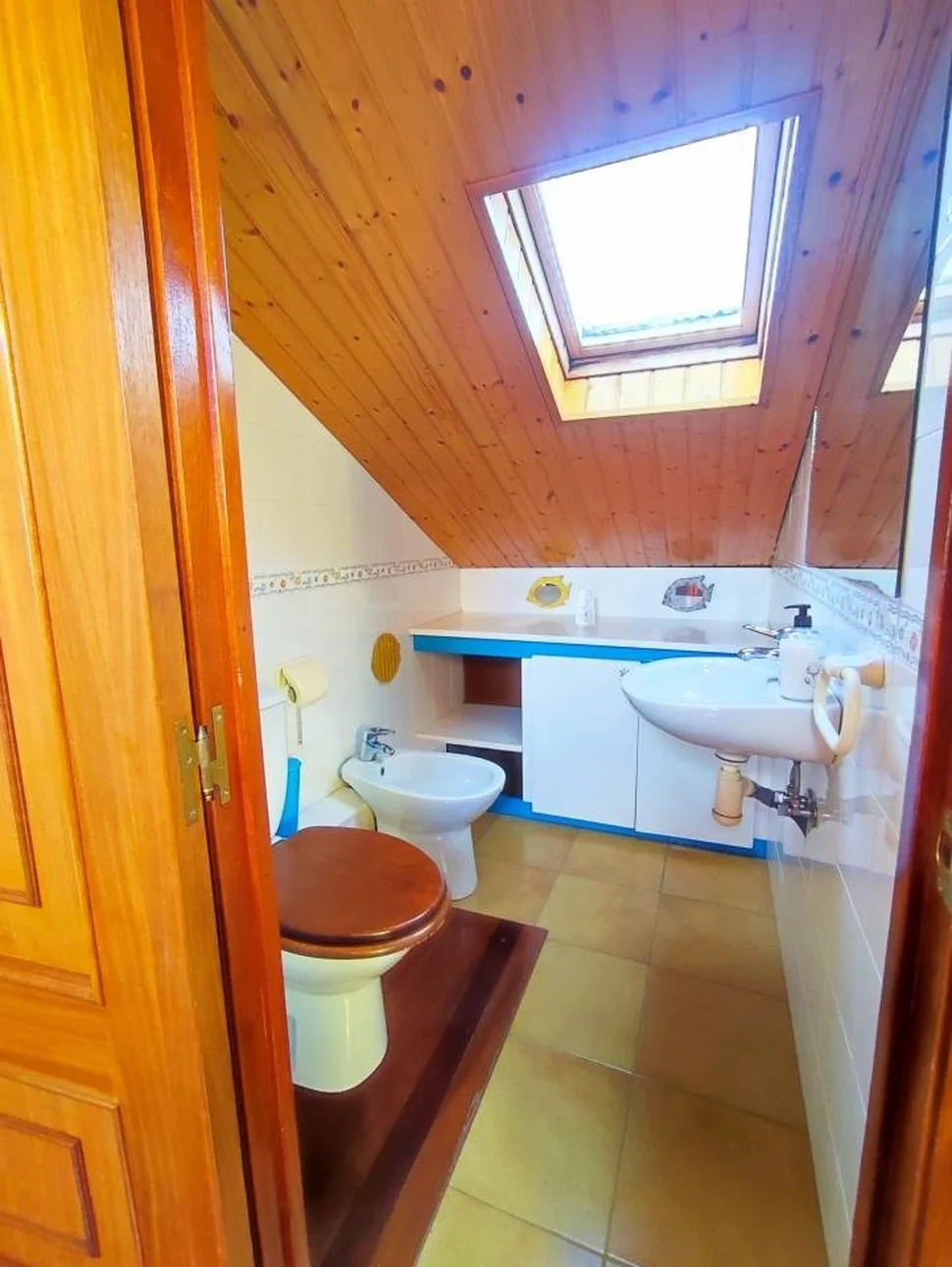 Chalet en neda con jardín, patio, dos bodegas y zona de barbacoa