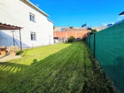 Chalet en neda con jardín, patio, dos bodegas y zona de barbacoa