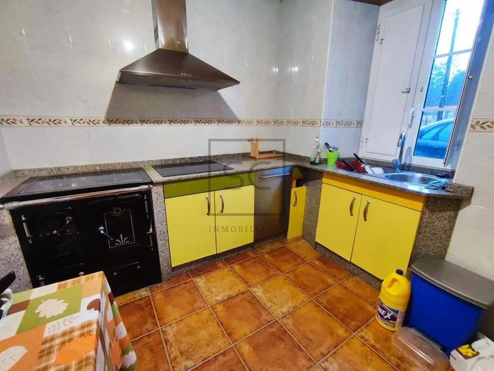 Casa con finca y dos bodegas en san saturnino, san sadurniño