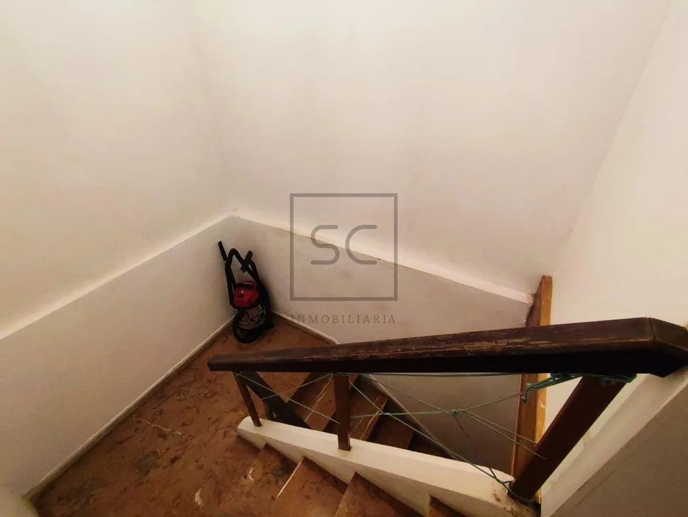 Casa con finca y dos bodegas en san saturnino, san sadurniño