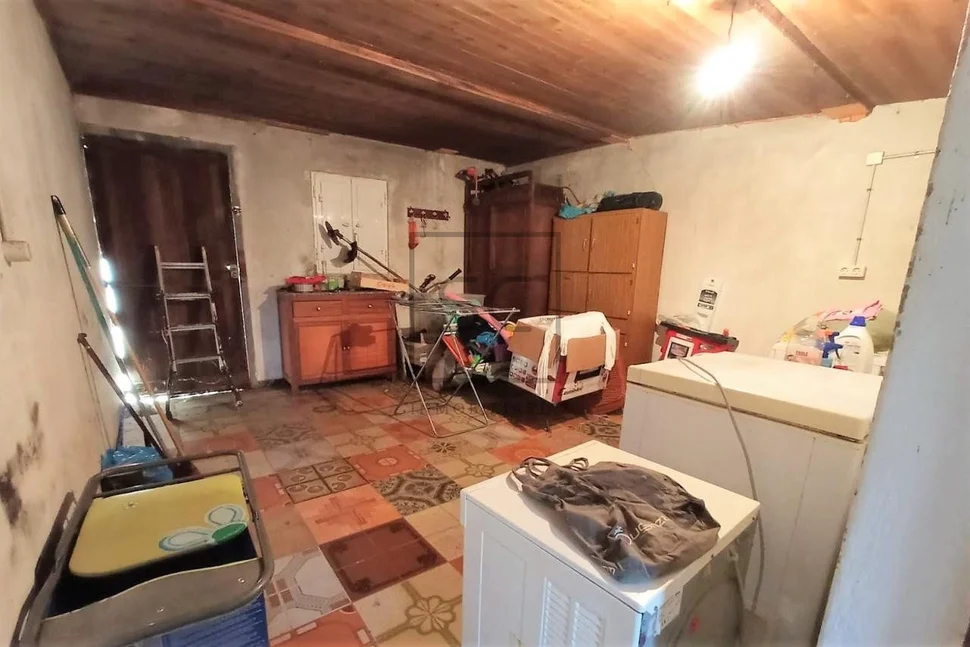 Casa con finca y dos bodegas en san saturnino, san sadurniño