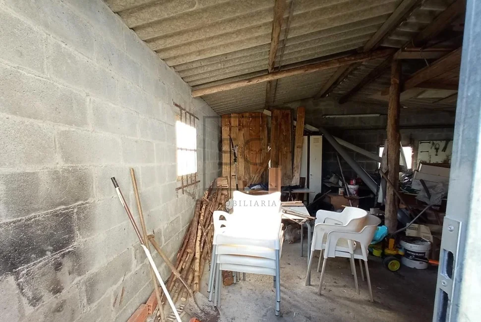 Casa con finca y dos bodegas en san saturnino, san sadurniño