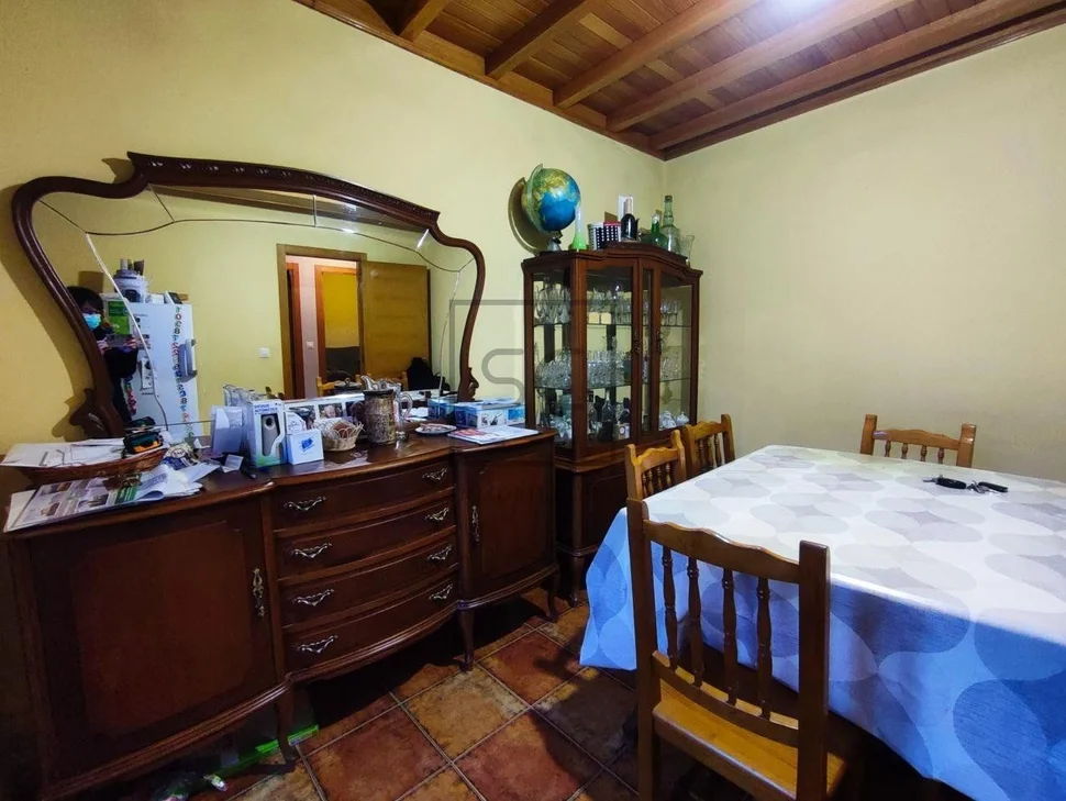 Casa con finca y dos bodegas en san saturnino, san sadurniño